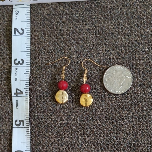 Hammered Gold and Red Dangle Earrings Autumn Fall Christmas - Picture 2 of 2